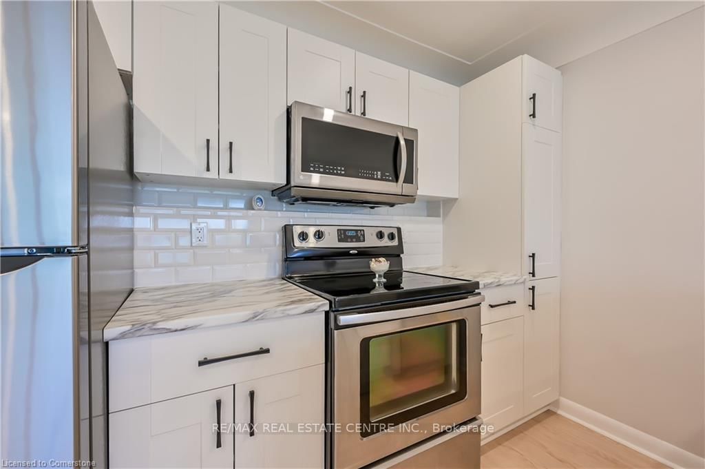 Detached House for lease at Upper-738 Mohawk Road, Hamilton, Ontario, L8T 2R1 - Hampton Heights - MLS: X12780206