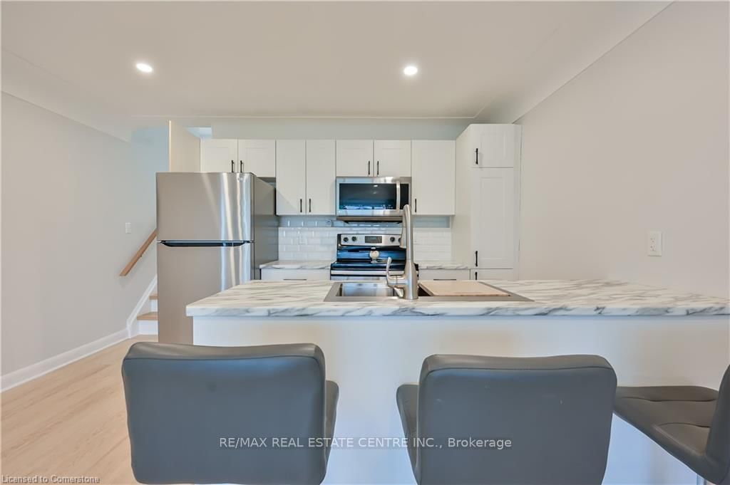 Detached House for lease at Upper-738 Mohawk Road, Hamilton, Ontario, L8T 2R1 - Hampton Heights - MLS: X12780206