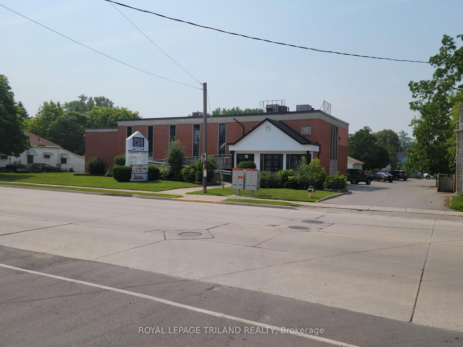 170 Wellington Street W, Unit B - Photo 2