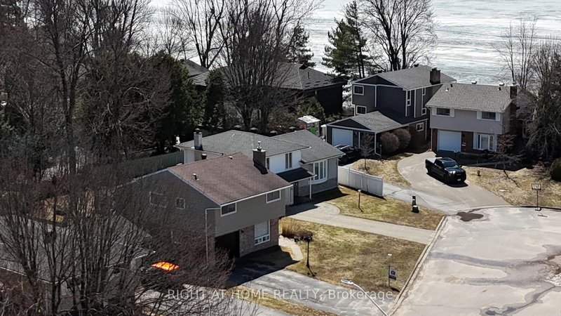 27 Shore Acres Blvd, North Bay, P1A 1B7 | Image 2