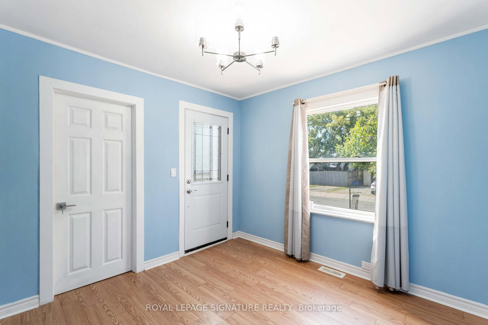 Detached House for sale at 84 Frederick Avenue, Hamilton, Ontario, L8H 4K6 - Crown Point - MLS: X12780814