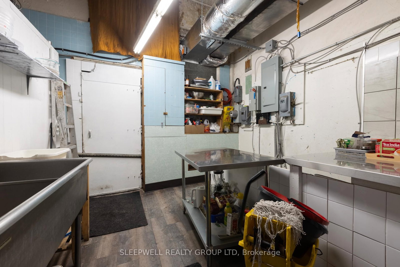 1101 Wellington Street W - Photo 15