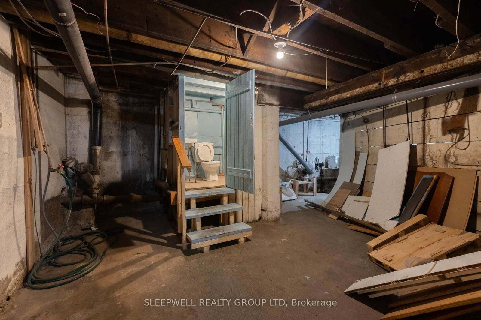 1101 Wellington Street W - Photo 23