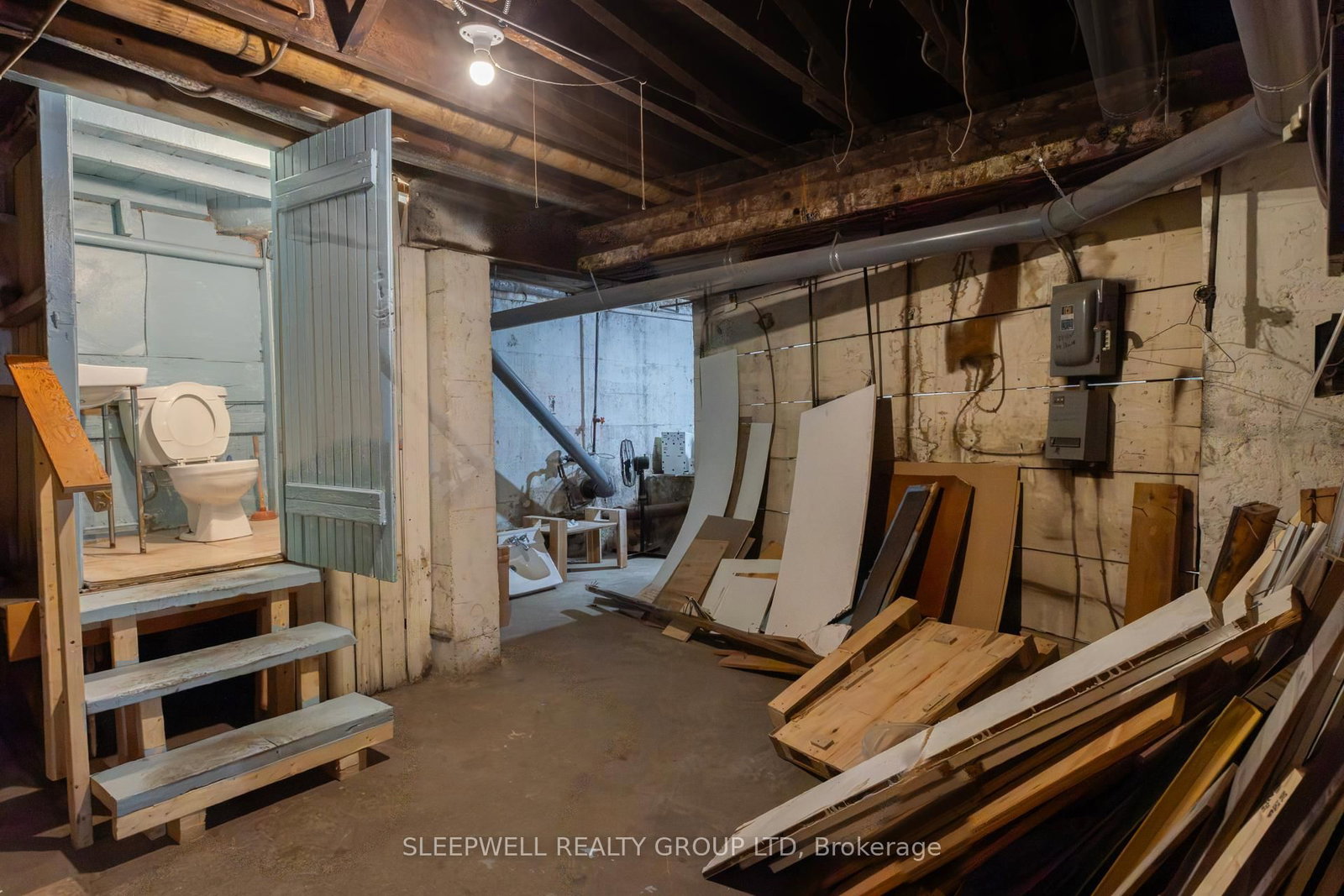 1101 Wellington Street W - Photo 24