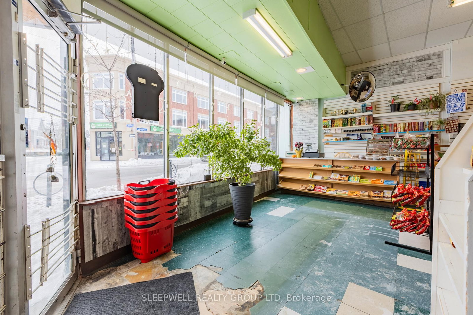 1101 Wellington Street W - Photo 8