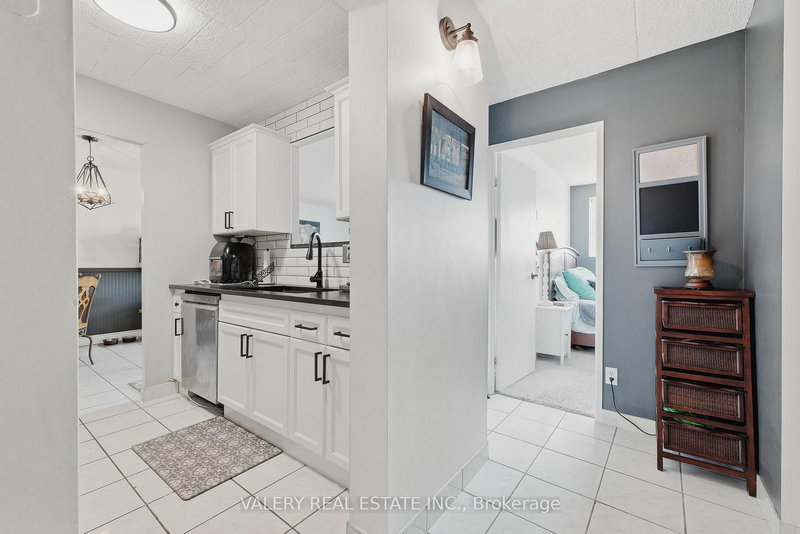 302 - 6 Walton Ave, Kitchener, N2C 2B5 | Image 2