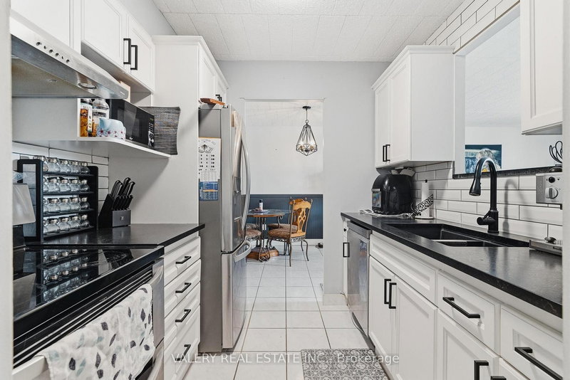 302 - 6 Walton Ave, Kitchener, N2C 2B5 | Image 3