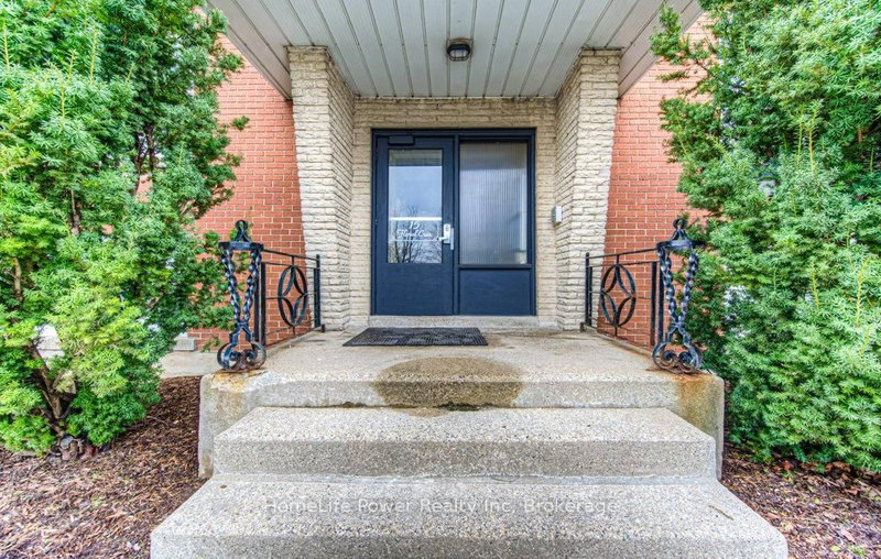 15 Floral Cres, Kitchener, N2G 3B3 | Image 3