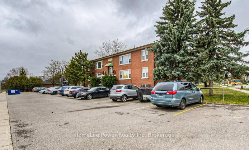 15 Floral Cres, Kitchener, N2G 3B3 | Image 2