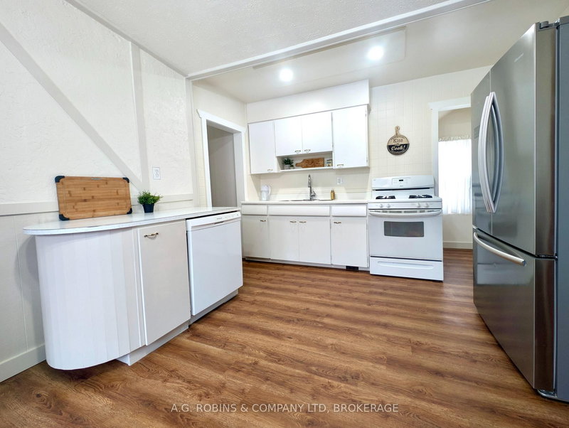 52 Charles St, Port Colborne, L3K 3R4 | Image 2