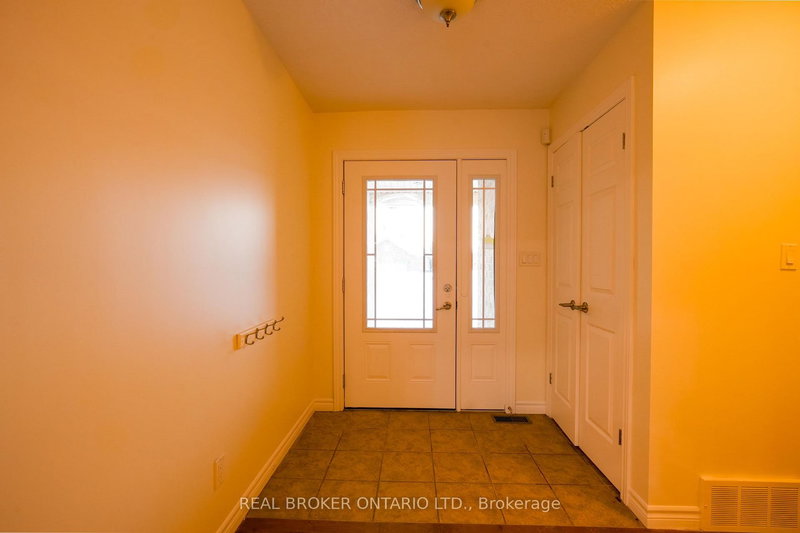 401 Carling Terr, North Huron, N0G 2W0 | Image 3