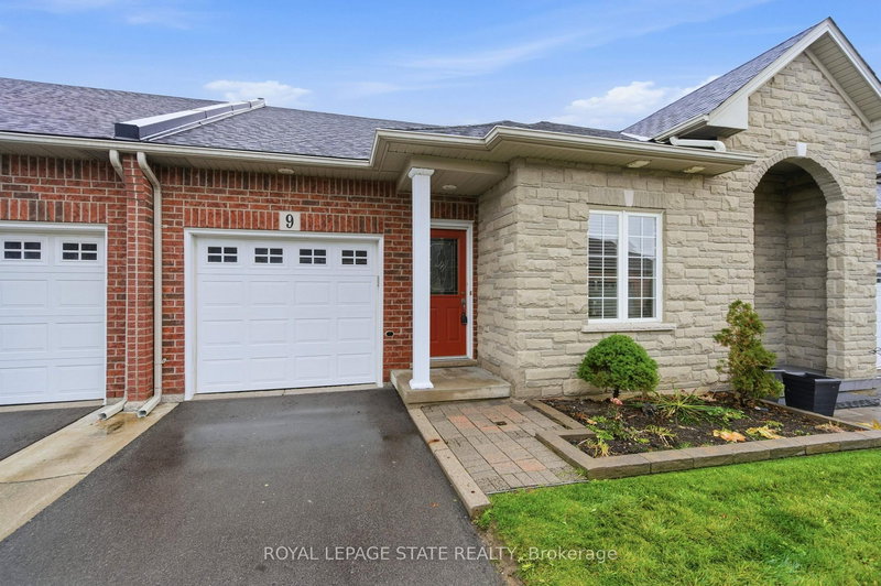 9 Manitoulin Tr, Hamilton, L9B 2X8 | Image 3