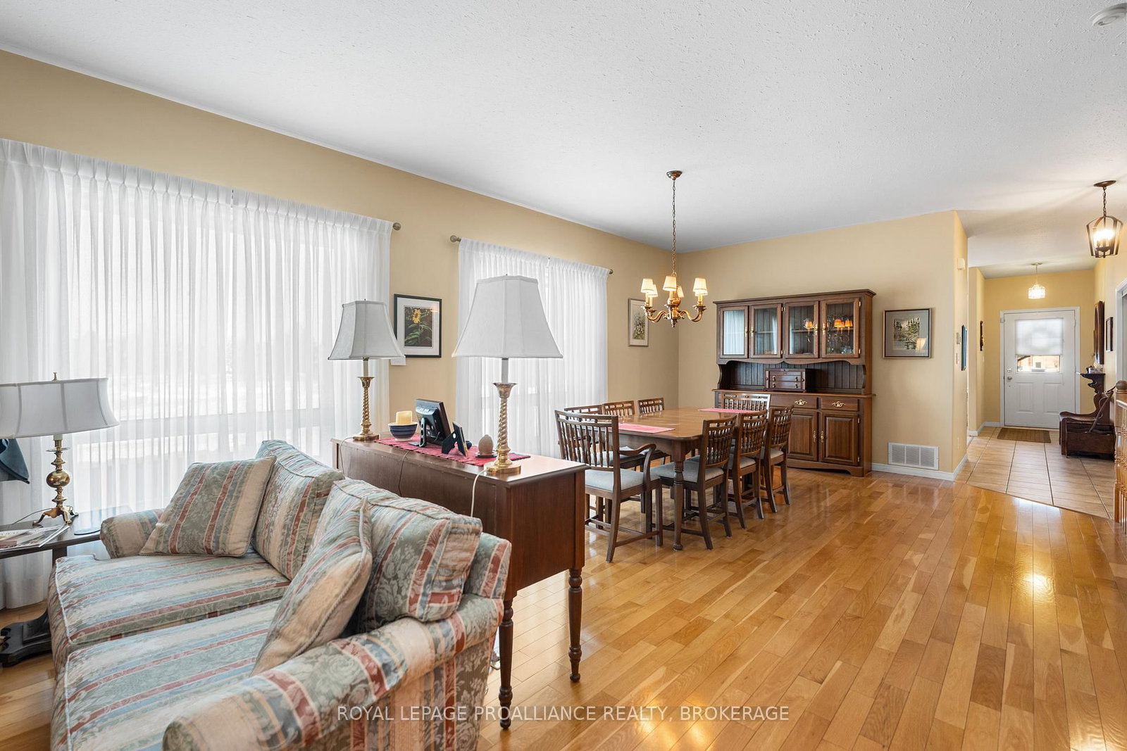 Listing Image 18