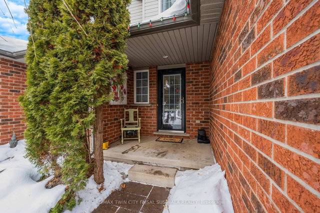 84 Wood Grove Crescent