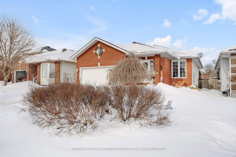 568 Roosevelt Dr, Kingston, K7M 8Z7 | Image 2