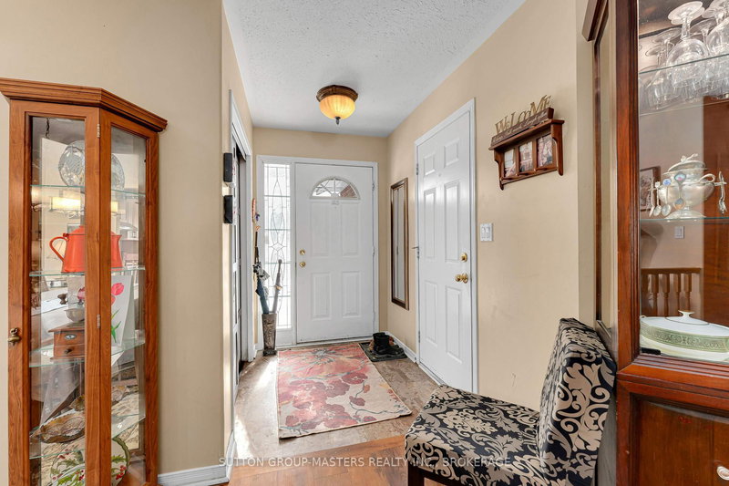 568 Roosevelt Dr, Kingston, K7M 8Z7 | Image 3