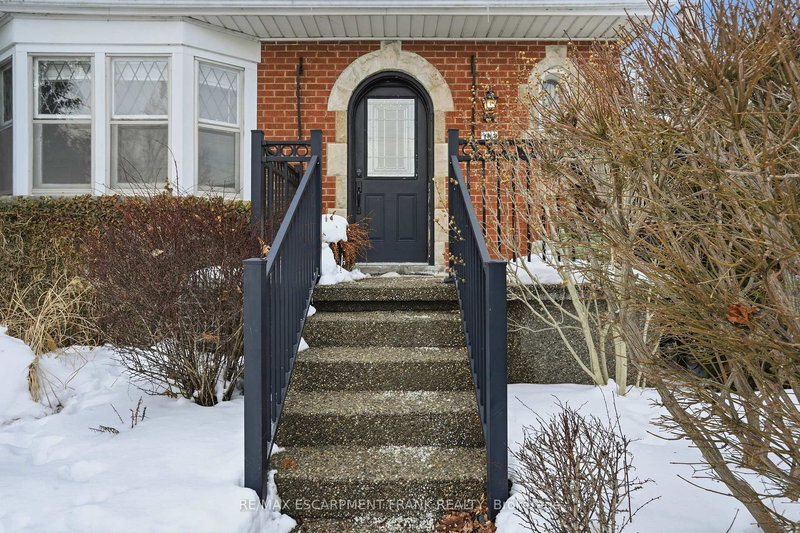 153 PARKVIEW Dr, Hamilton, L8S 3Y4 | Image 2