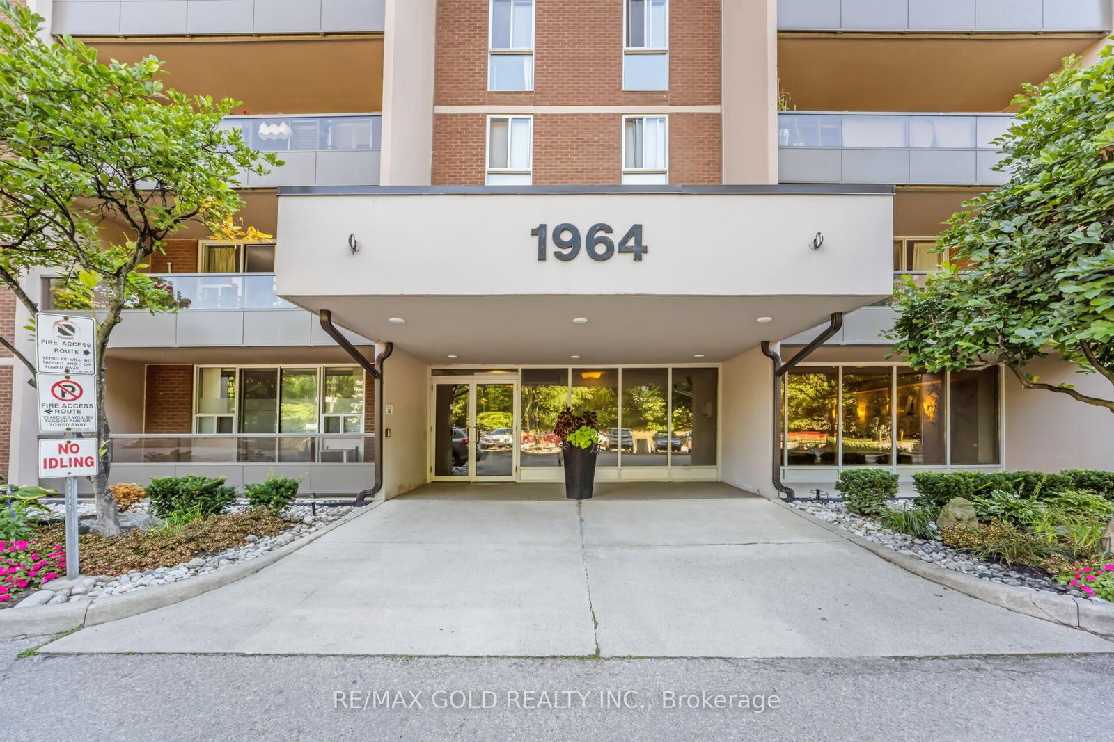 1964 Main Street W, Unit 404 - Photo 5