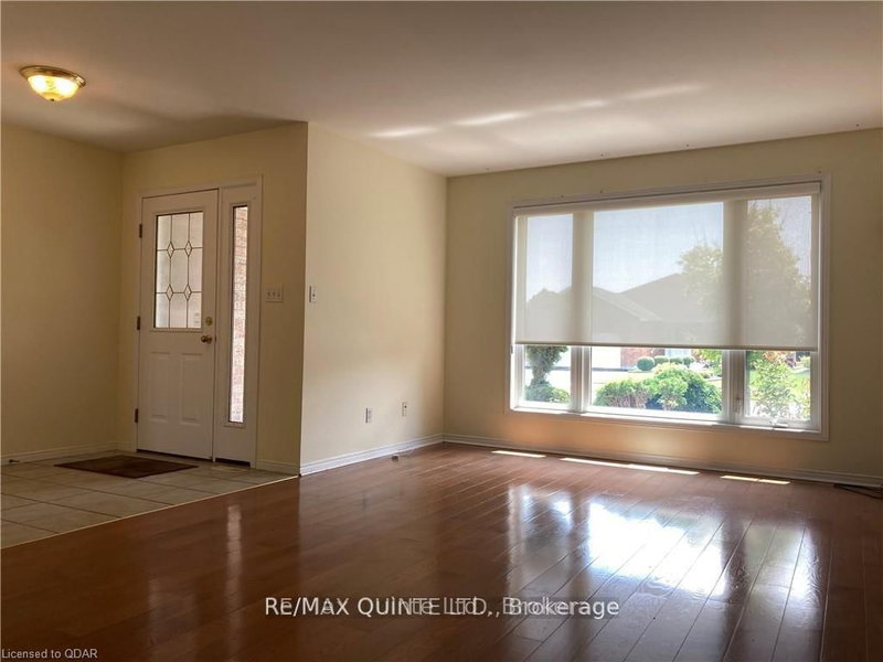 32 Hickory Grve, Belleville, K8N 5Y1 | Image 3