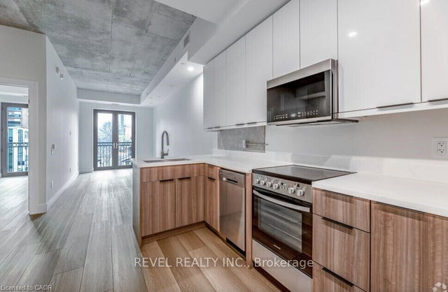 801 - 169 James Street S