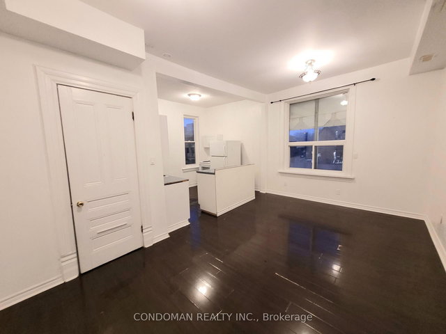 5 - 139 1/2 John Street S