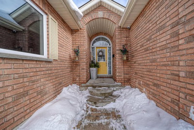 504 Crestwood Court, Woodstock, Ontario image-0-3