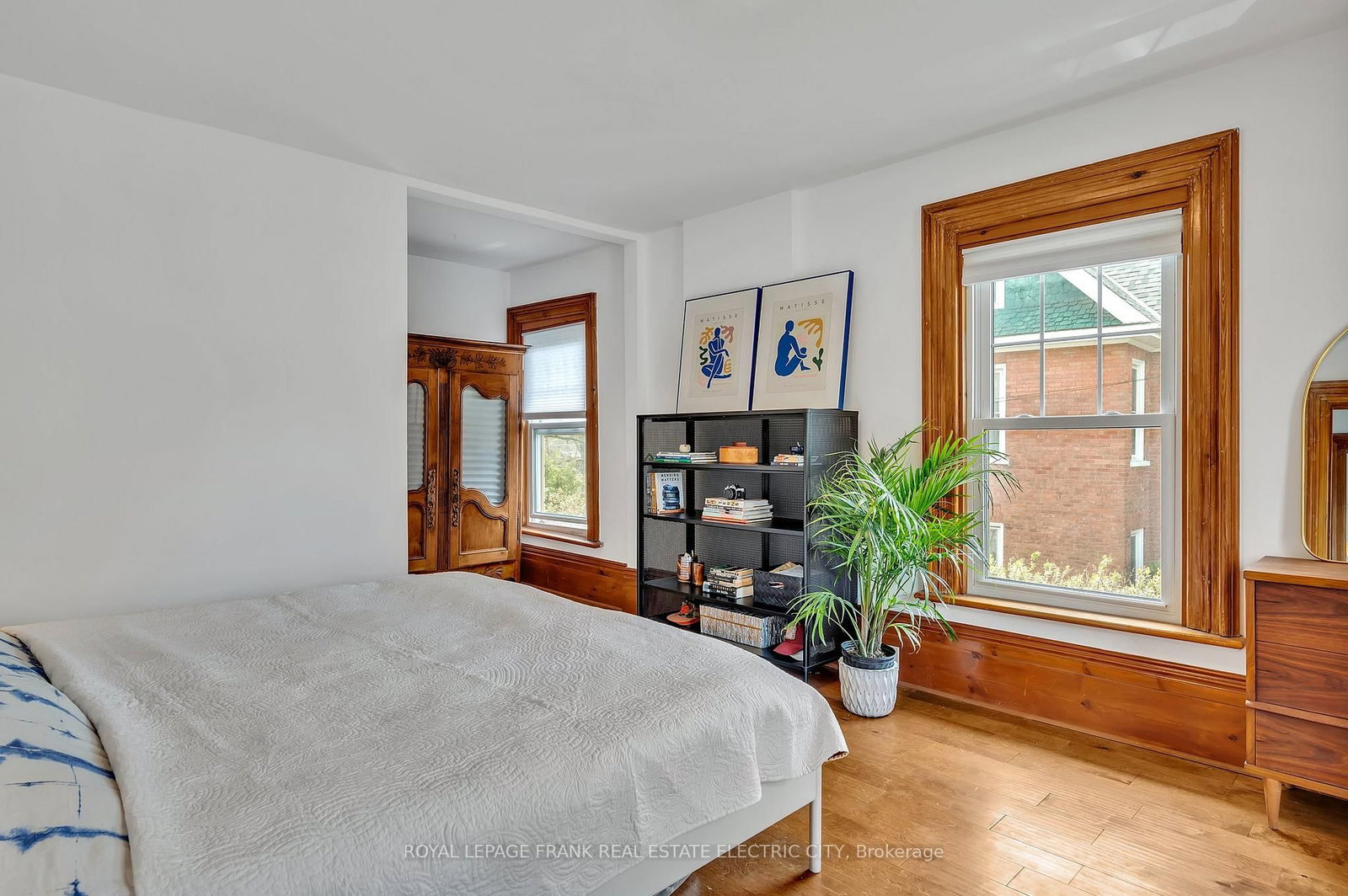 Detached House for sale at 551 Weller Street, Peterborough, Ontario, K9H 2N9 - Town Ward 3 - MLS: X12786420