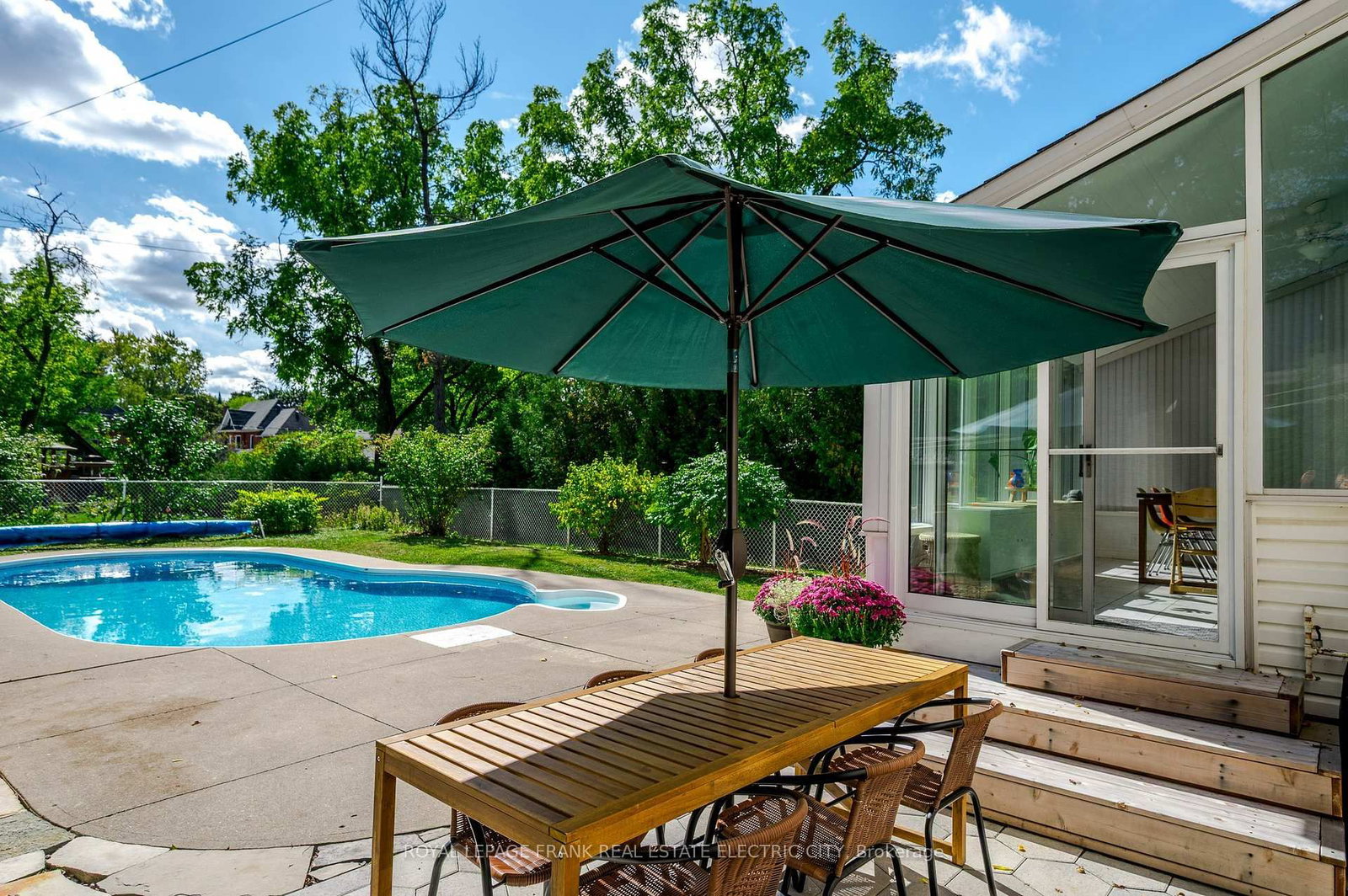 Detached House for sale at 551 Weller Street, Peterborough, Ontario, K9H 2N9 - Town Ward 3 - MLS: X12786420