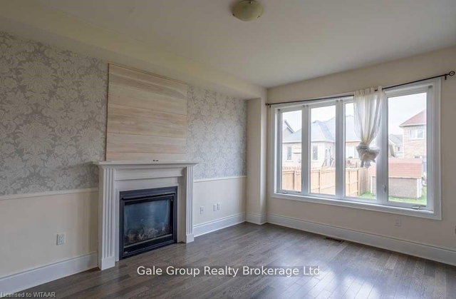 909 EDINBURGH DR Drive