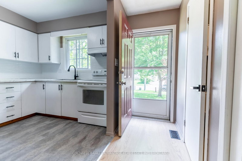 8 - 102 SILVAN Dr, Welland, L3C 6C3 | Image 3