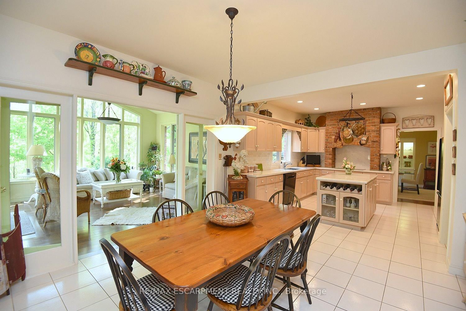 Detached House for sale at 712 ROBSON Road, Hamilton, Ontario, L8B 1H1 - Waterdown - MLS: X12787156