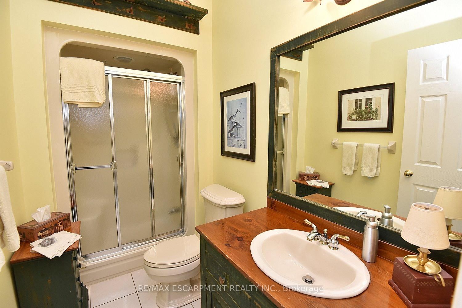 Detached House for sale at 712 ROBSON Road, Hamilton, Ontario, L8B 1H1 - Waterdown - MLS: X12787156