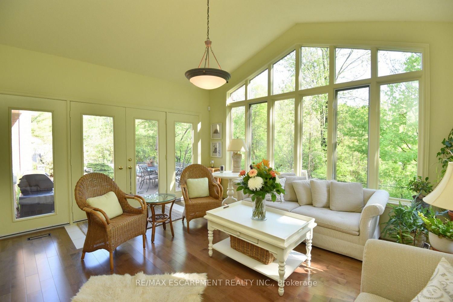 Detached House for sale at 712 ROBSON Road, Hamilton, Ontario, L8B 1H1 - Waterdown - MLS: X12787156