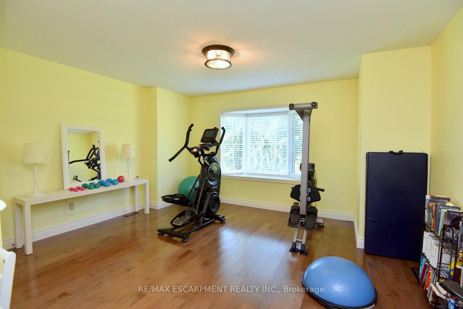 Detached House for sale at 712 ROBSON Road, Hamilton, Ontario, L8B 1H1 - Waterdown - MLS: X12787156