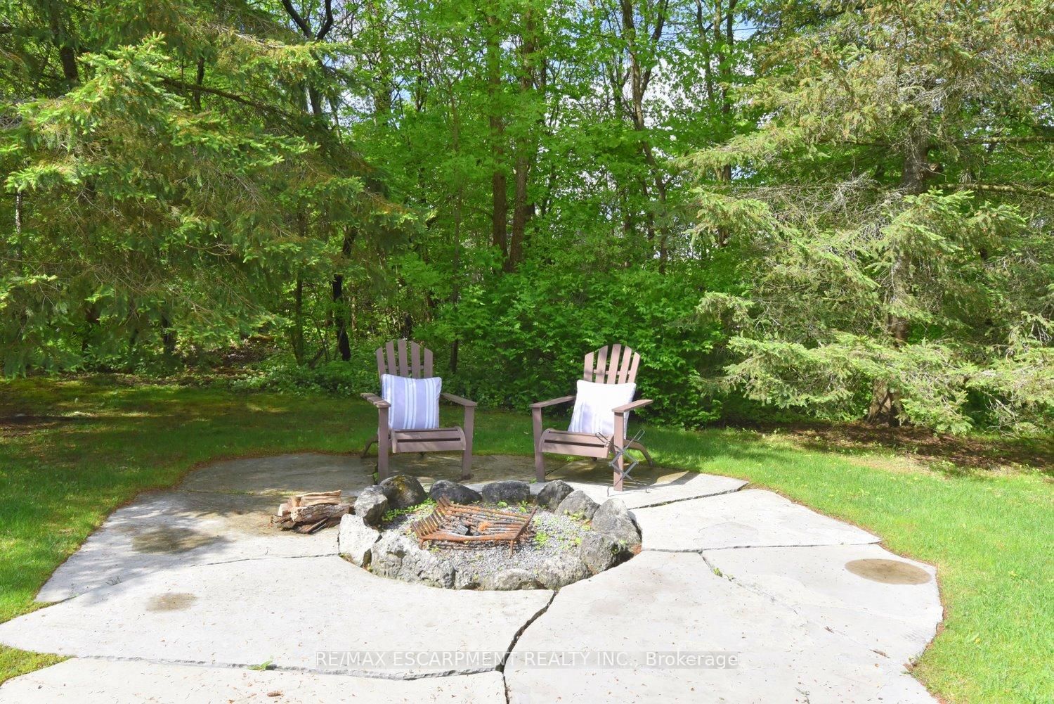 Detached House for sale at 712 ROBSON Road, Hamilton, Ontario, L8B 1H1 - Waterdown - MLS: X12787156