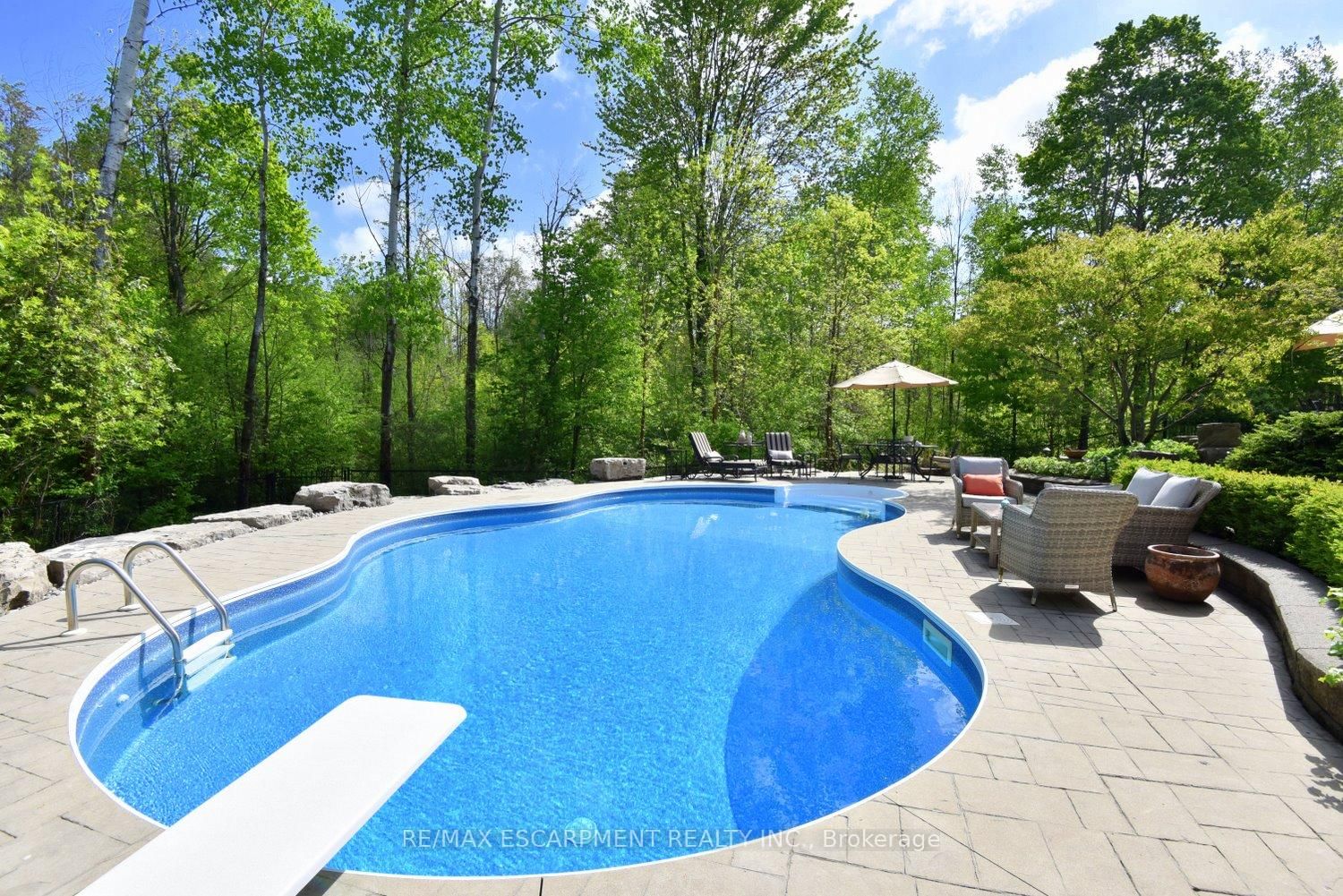 Detached House for sale at 712 ROBSON Road, Hamilton, Ontario, L8B 1H1 - Waterdown - MLS: X12787156