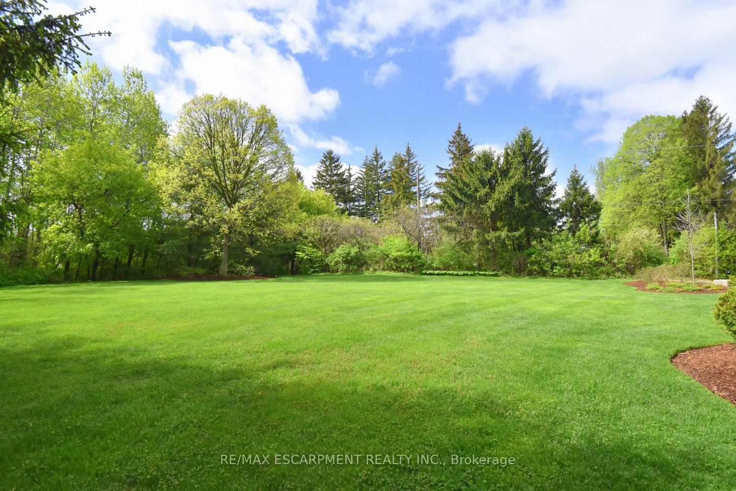 Detached House for sale at 712 ROBSON Road, Hamilton, Ontario, L8B 1H1 - Waterdown - MLS: X12787156