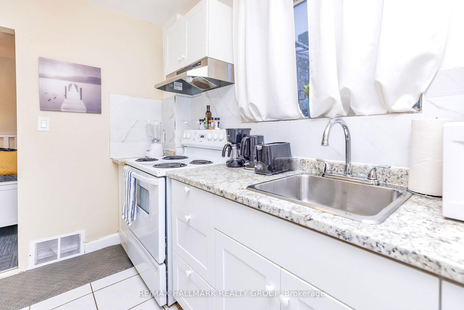 456 BRONSON Avenue, Unit 4 - Photo 8