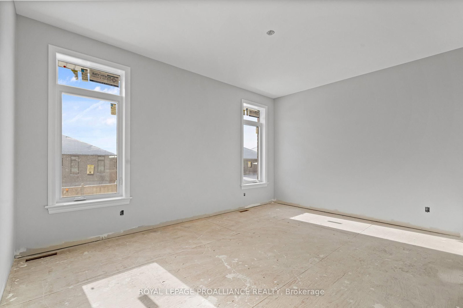 Detached House for sale at 15 Andrew Crescent, Quinte West, Ontario, K8V 0K1 - Murray Ward - MLS: X12787610