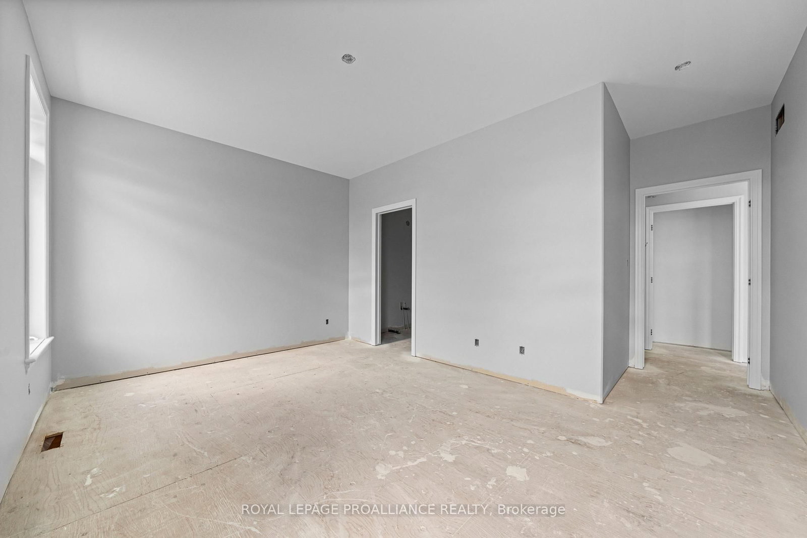 Detached House for sale at 15 Andrew Crescent, Quinte West, Ontario, K8V 0K1 - Murray Ward - MLS: X12787610