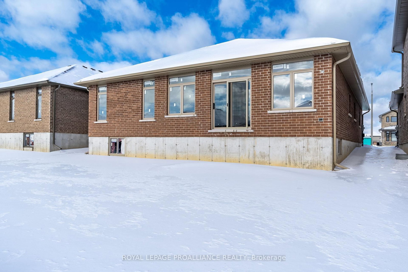 Detached House for sale at 15 Andrew Crescent, Quinte West, Ontario, K8V 0K1 - Murray Ward - MLS: X12787610