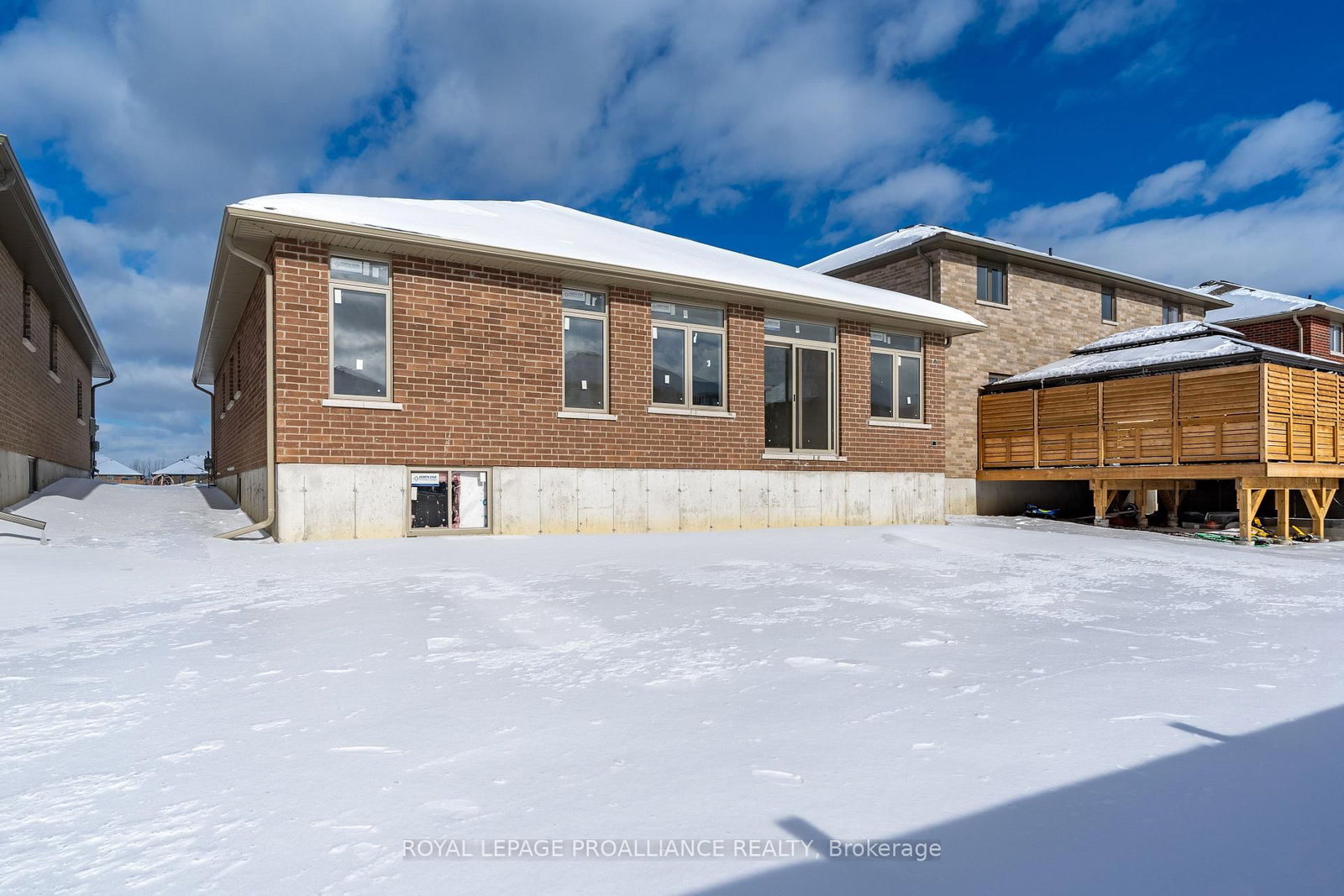 Detached House for sale at 15 Andrew Crescent, Quinte West, Ontario, K8V 0K1 - Murray Ward - MLS: X12787610