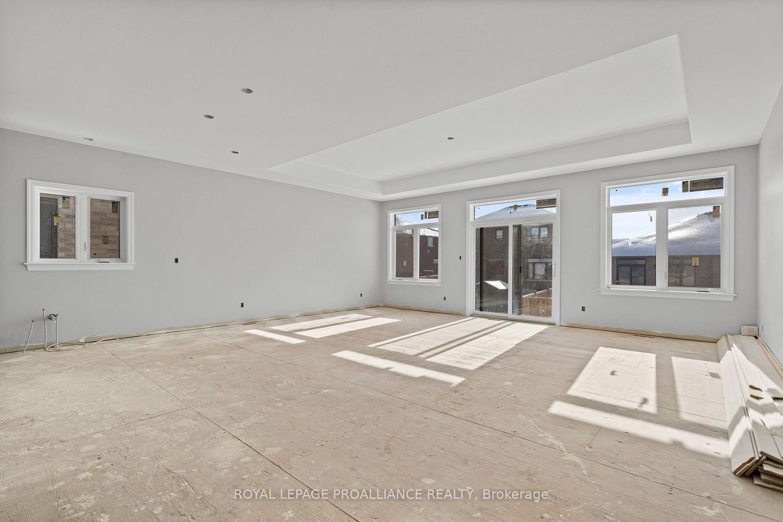 Detached House for sale at 15 Andrew Crescent, Quinte West, Ontario, K8V 0K1 - Murray Ward - MLS: X12787610