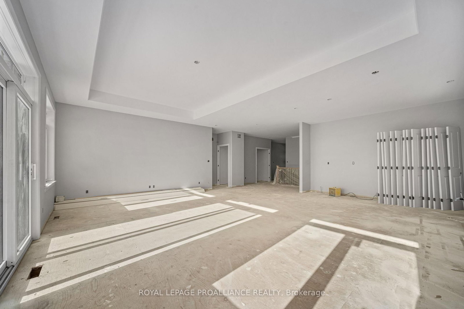 Detached House for sale at 15 Andrew Crescent, Quinte West, Ontario, K8V 0K1 - Murray Ward - MLS: X12787610