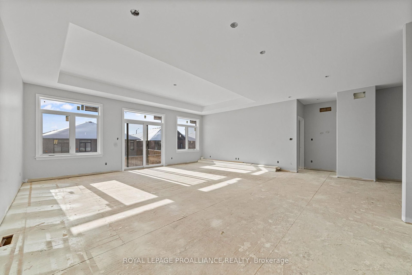 Detached House for sale at 15 Andrew Crescent, Quinte West, Ontario, K8V 0K1 - Murray Ward - MLS: X12787610