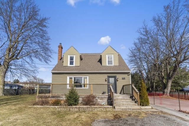 Detached House for sale at 188 Thorold Road, Welland, Ontario, L3C 3V7 - N. Welland - MLS: X12787850