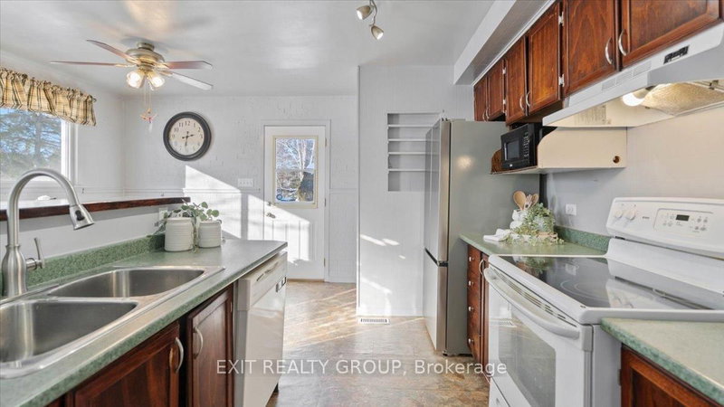 84 Chatterton Valley Cres, Quinte West, K0K 2B0 | Image 3