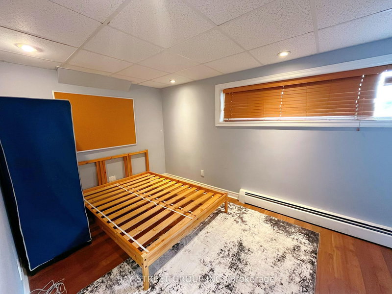 Lower - 106 St Davids Rd, St. Catharines, L2T 1P9 | Image 2