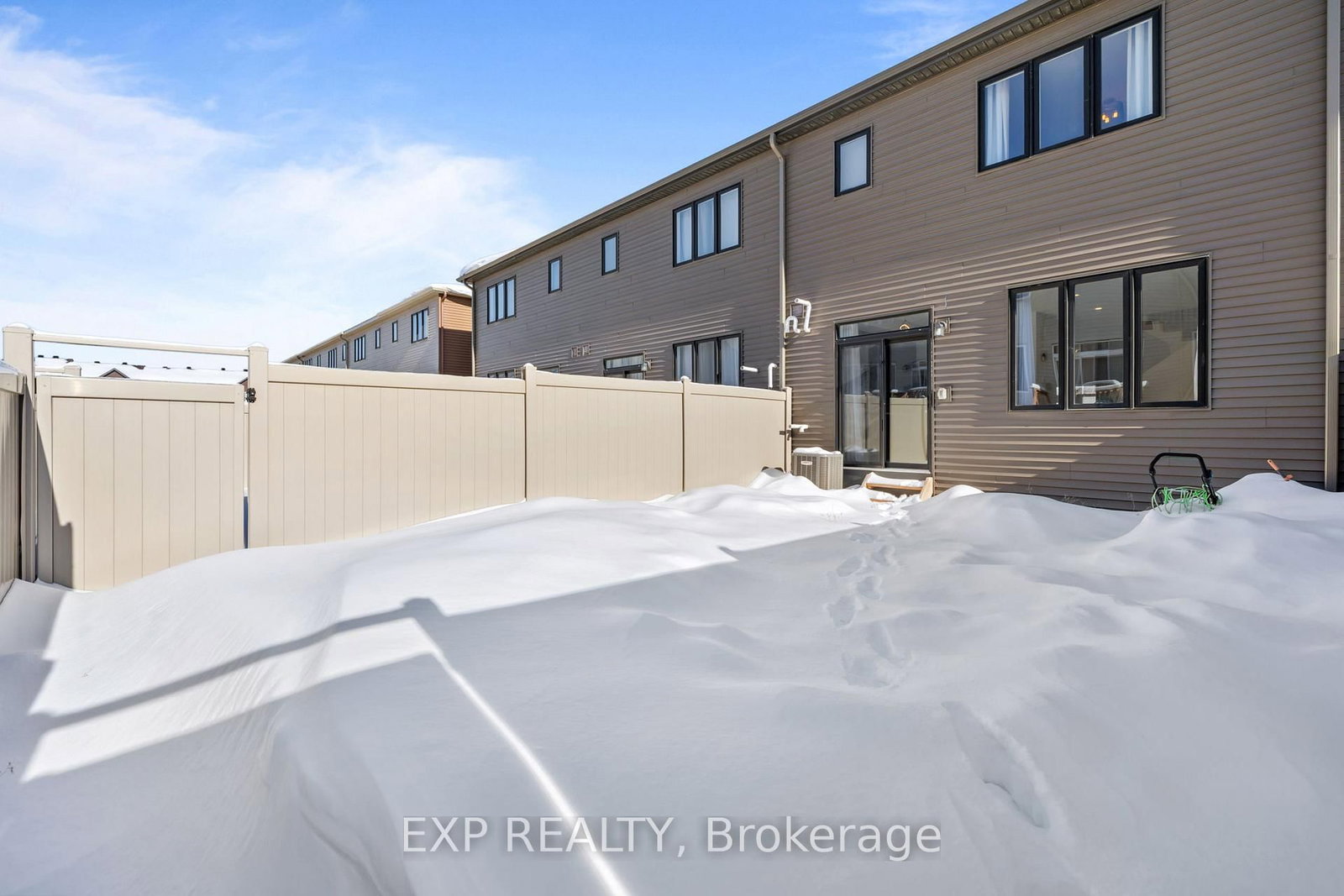 Townhouse for sale at 116 Maynooth Court, Ottawa, Ontario, K2J 6Y4 - Barrhaven - Half Moon Bay - MLS: X12789294