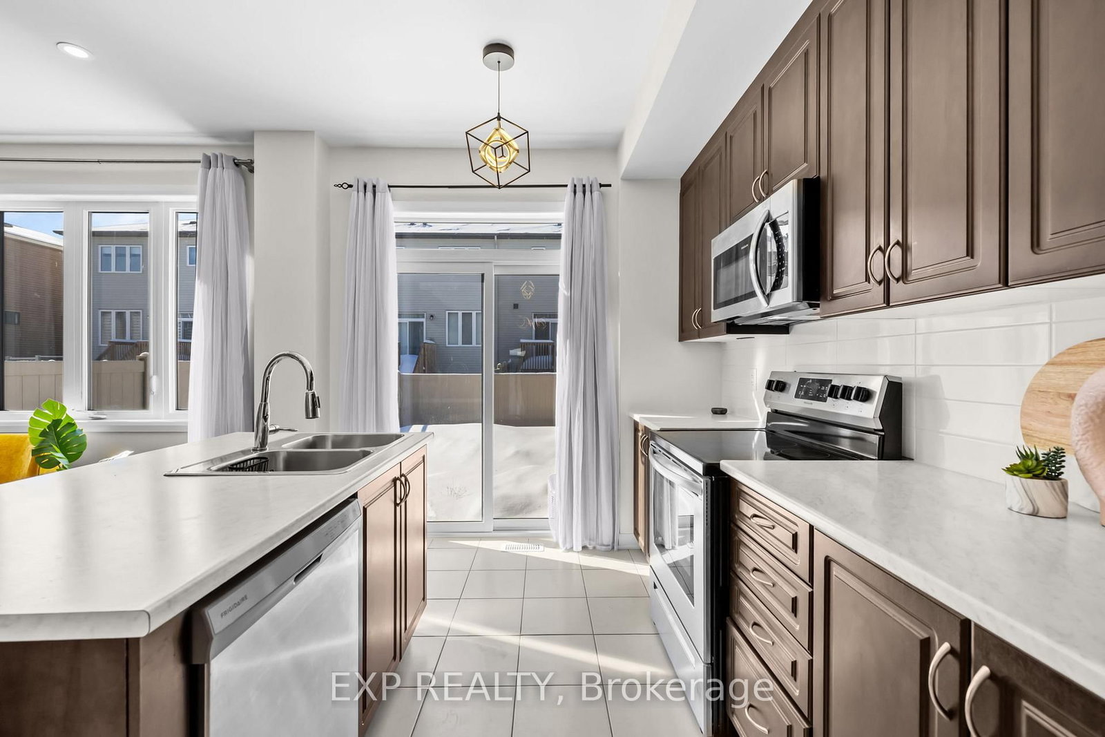 Townhouse for sale at 116 Maynooth Court, Ottawa, Ontario, K2J 6Y4 - Barrhaven - Half Moon Bay - MLS: X12789294